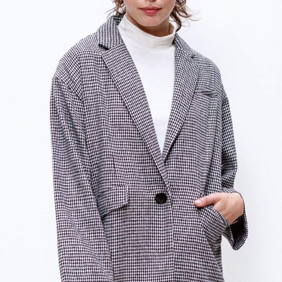 Single buttoned Jacket. - Picture 4 of 5